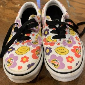 Vans girls shoes size 1 new like condition.